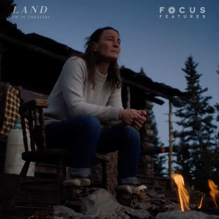 ロビン・ライトのインスタグラム：「#LAND is a story about hope, resilience and human kindness. Now playing in theaters! @landthefilm @demianbichirofficial  #keepalbertarolling #canada 🇨🇦」