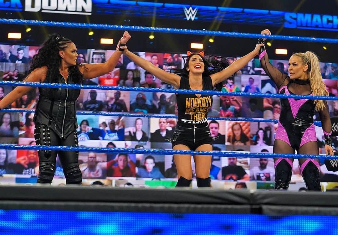 WWEさんのインスタグラム写真 - (WWEInstagram)「@natbynature and @saronasnukawwe pick up a huge victory!  Looks like @billiekaywwe won’t be making the after party! #SmackDown」2月20日 11時00分 - wwe