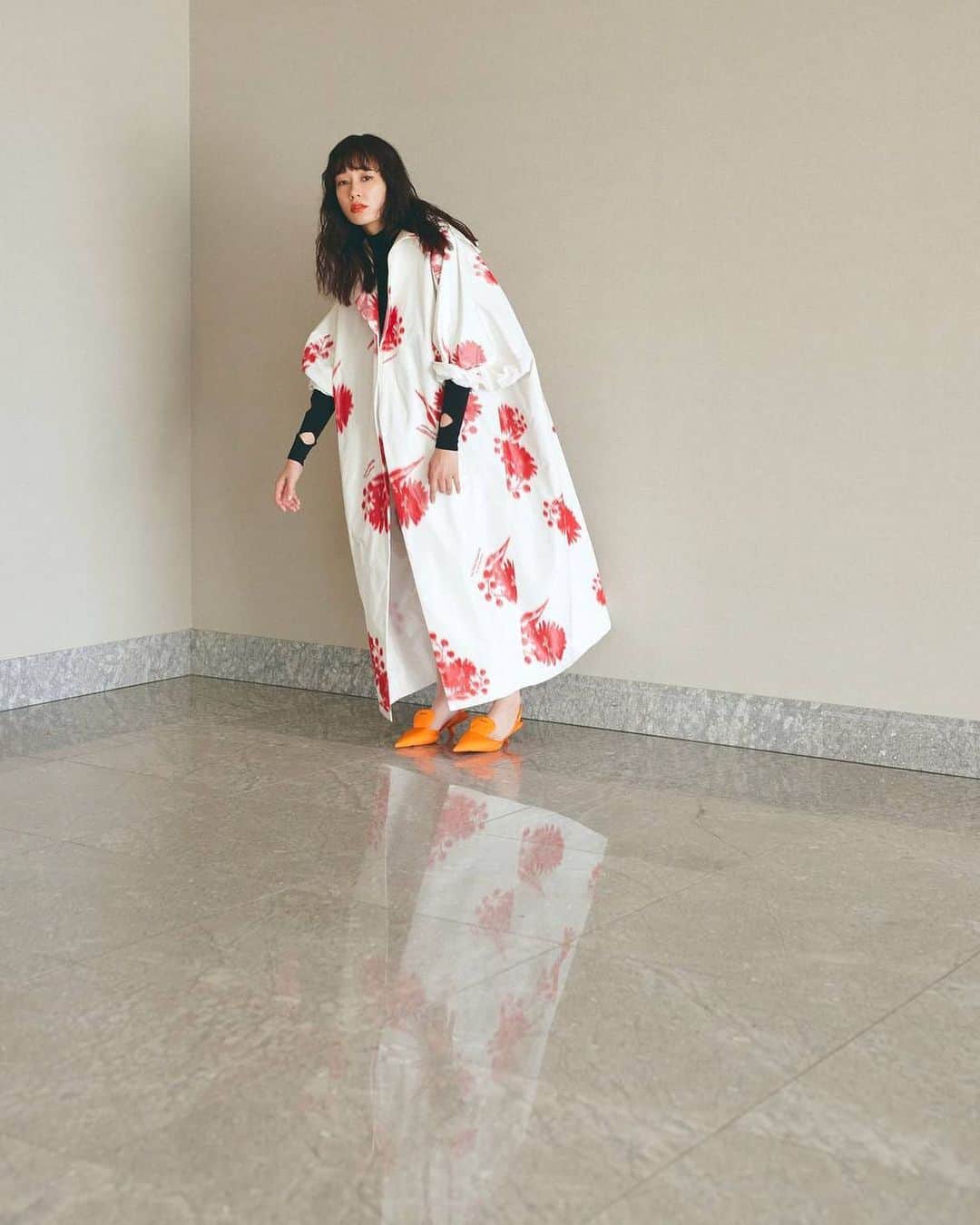 水川あさみのインスタグラム：「FIGARO japon  othercut #フィガロジャポン3月号「ミウッチャ×ラフ・シモンズ、新生プラダが始動する。」  photo @yuuukikumagai @prada @madamefigarojapon」
