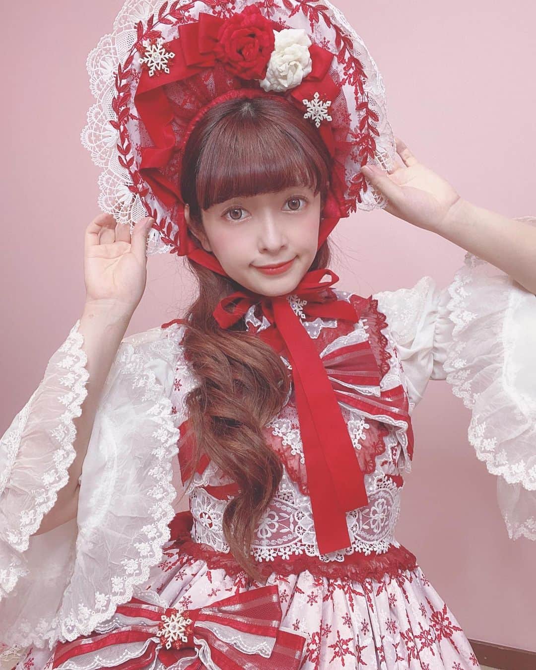 青木美沙子さんのインスタグラム写真 - (青木美沙子Instagram)「ボンネットは無敵💓 赤のお洋服ってピンクの次に好き❣️お洋服はエルプレスさん」2月20日 11時17分 - misakoaoki