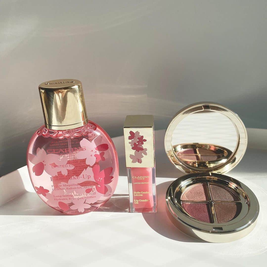 石川理咲子さんのインスタグラム写真 - (石川理咲子Instagram)「一つ前の投稿は、@clarinsjp の 新色のアイシャドウ「オンブル4 02ローズウッド」を 使って　#さくら色メイク をしてみました♡ 仕上げはフィックスメイクアップでメイク崩れ防止。 フワッと香る桜の香りに癒される🌸 限定SAKURAコレクション　2021.02.12発売」2月20日 11時18分 - rsk_0315