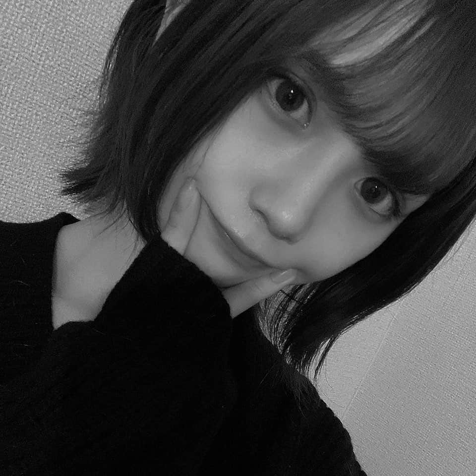 のインスタグラム：「・ ・ ・ ・ 久しぶりに自撮りを載せるけどすぐに消してしまいそうな予感しかしない😂 ・ ・ ・ ・」