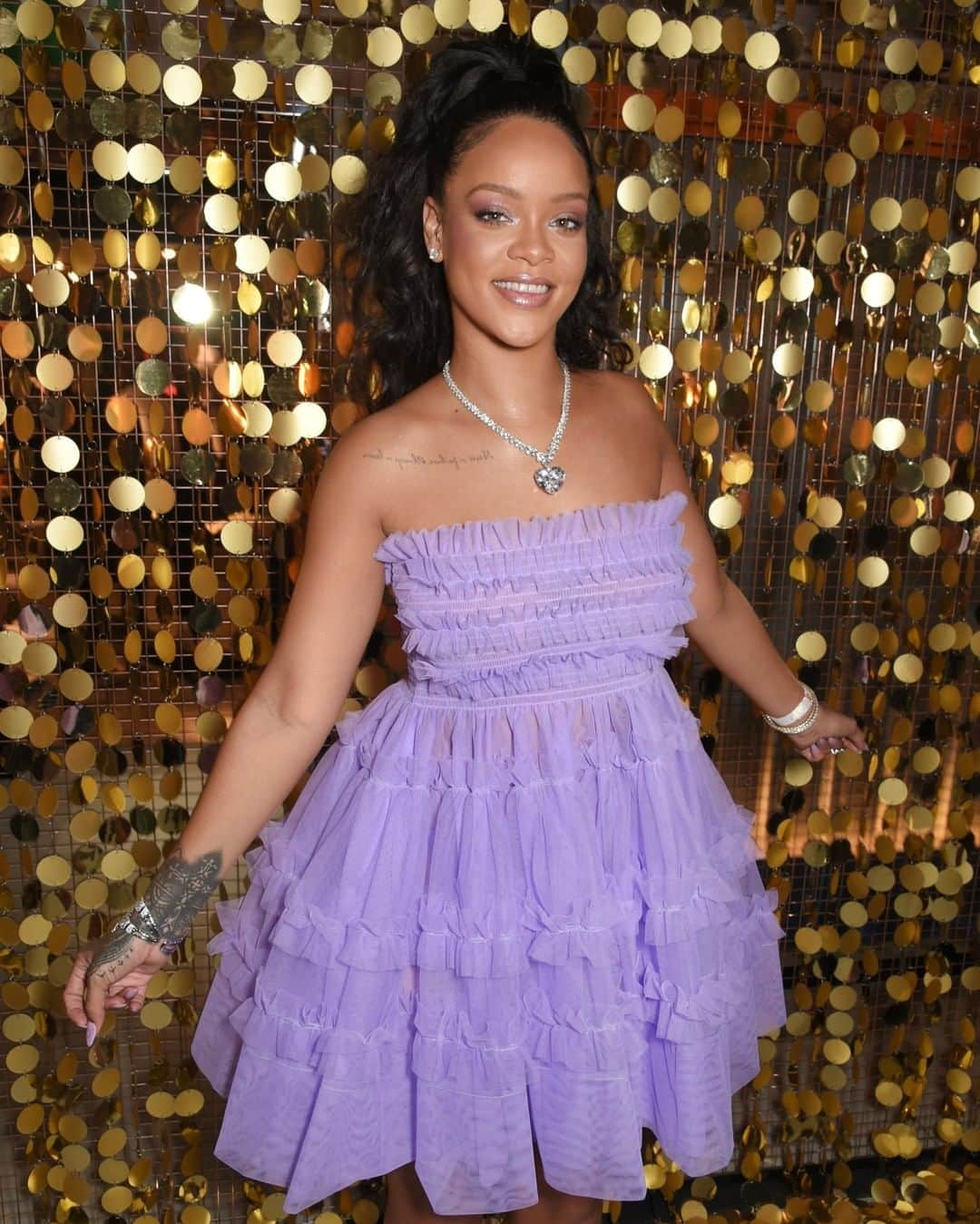 MTVさんのインスタグラム写真 - (MTVInstagram)「Make a rainbow for @badgalriri's birthday, call it RIH-G-BIV 🌈 Happy birthday to my forever fave.」2月20日 22時11分 - mtv