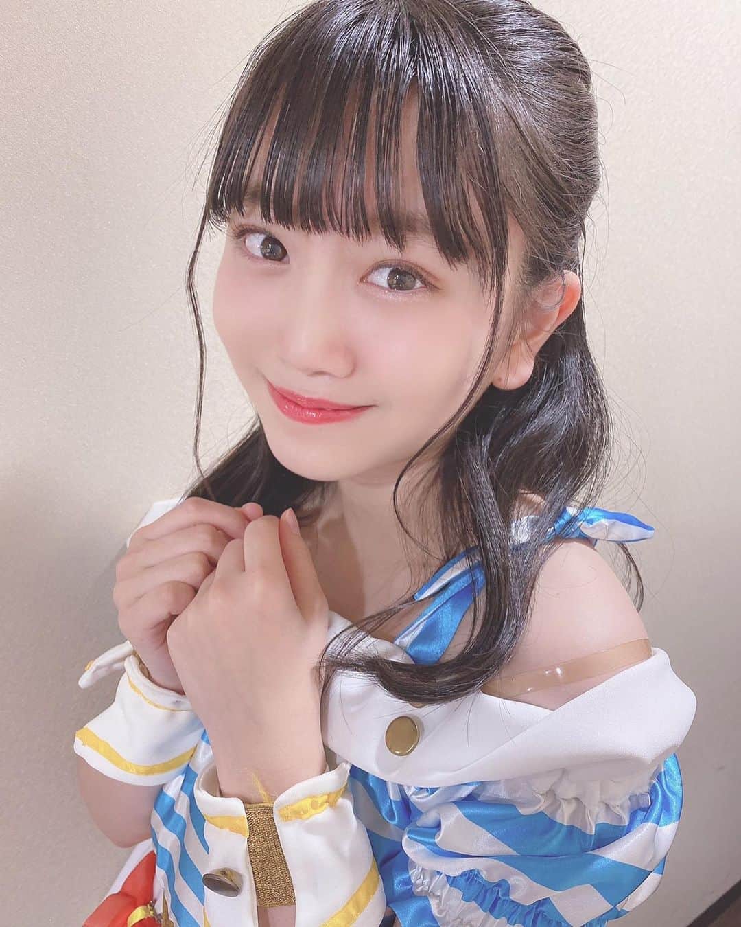 村田万葉のインスタグラム：「🐬🍍 ・ ・ ・ ・ 久しぶりのマリン衣装✨ かわいくて好きな衣装の1つです🥺🤍 ・ ・ ・ #アイドル #ライブ #衣装 #夏 #定期公演」