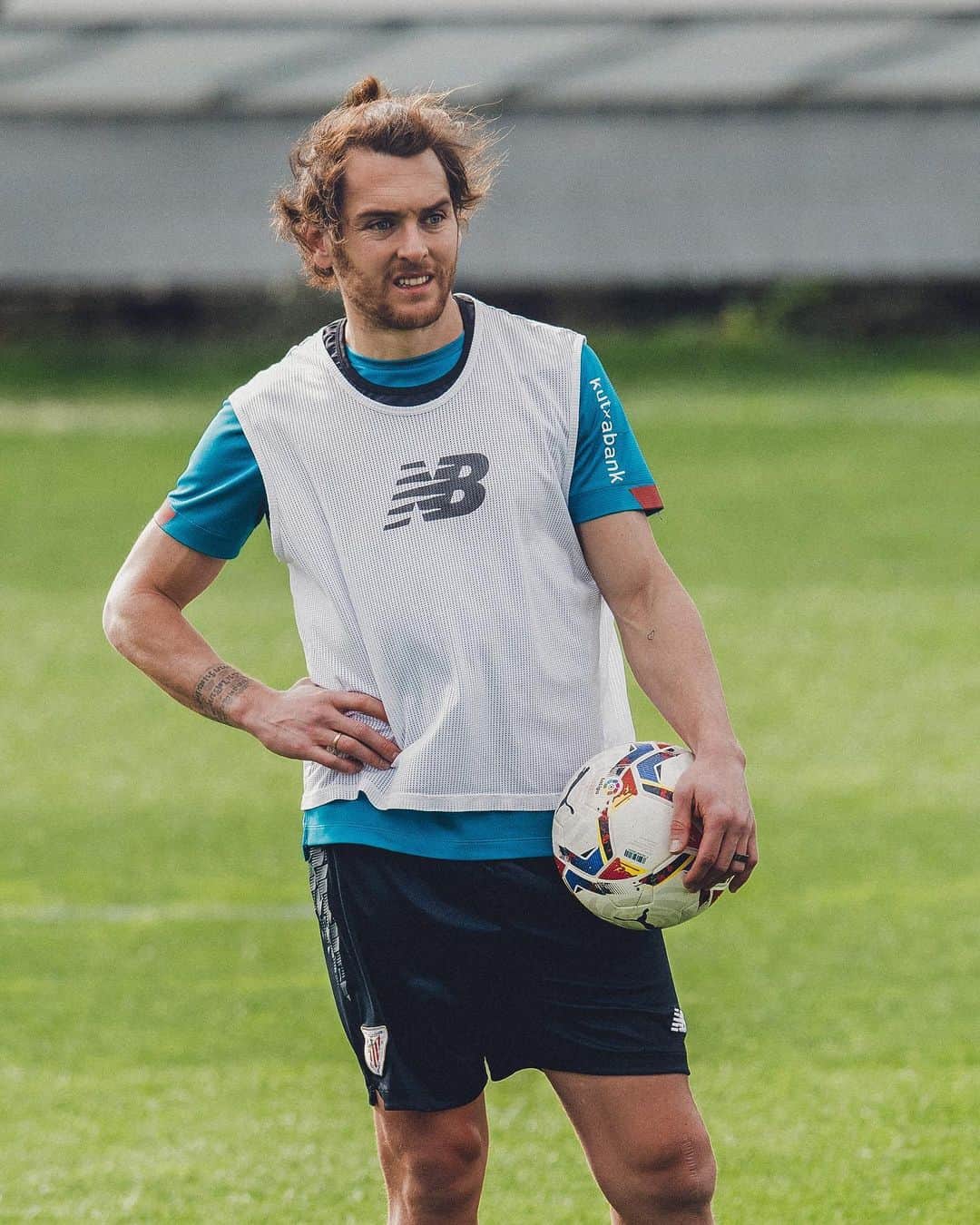 イバイ・ゴメスのインスタグラム：「💭⚽️ 💨 Like Krasty 🤡🤪 • Ready for tomorrow! 💪🏼 Aupa @athleticclub ! 🦁🔴⚪️」