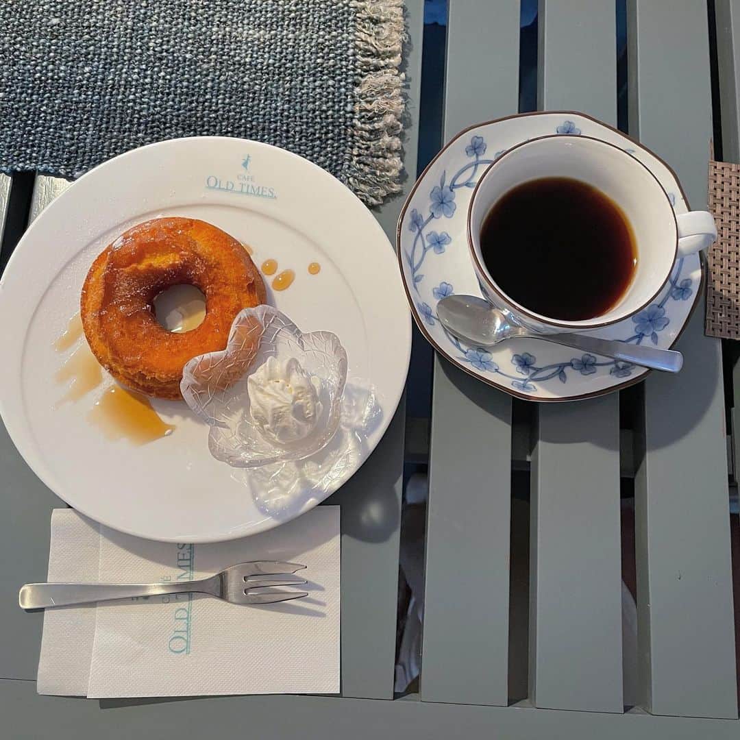 金澤楓さんのインスタグラム写真 - (金澤楓Instagram)「ママと少し☕️🍩 オレンジドーナツ美味しかった🍊  コーヒーはブラックしか飲めません コーヒー豆買わなきゃ  何かおすすめありますか☺️？」2月20日 20時49分 - kae_o51o