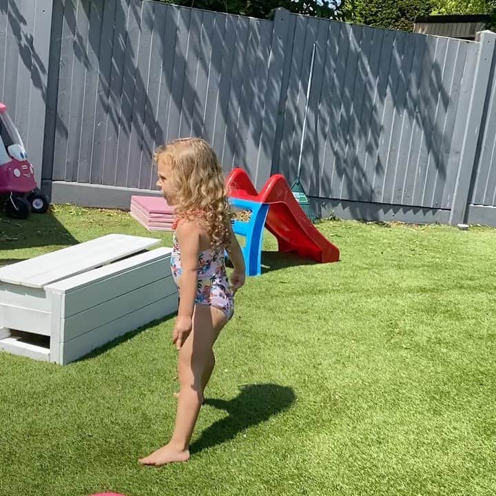 アントン・ファーディナンドのインスタグラム：「Happy 4th Birthday to our beautiful, cheeky dancer of a daughter, Lilah we love you so much ❤️」