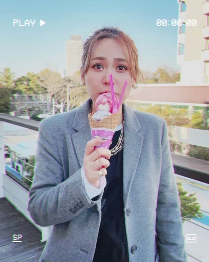 のインスタグラム：「#31 え、欲しい？ 笑 あげるわけない  の顔🥸  #baskinrobbins  #icecream」