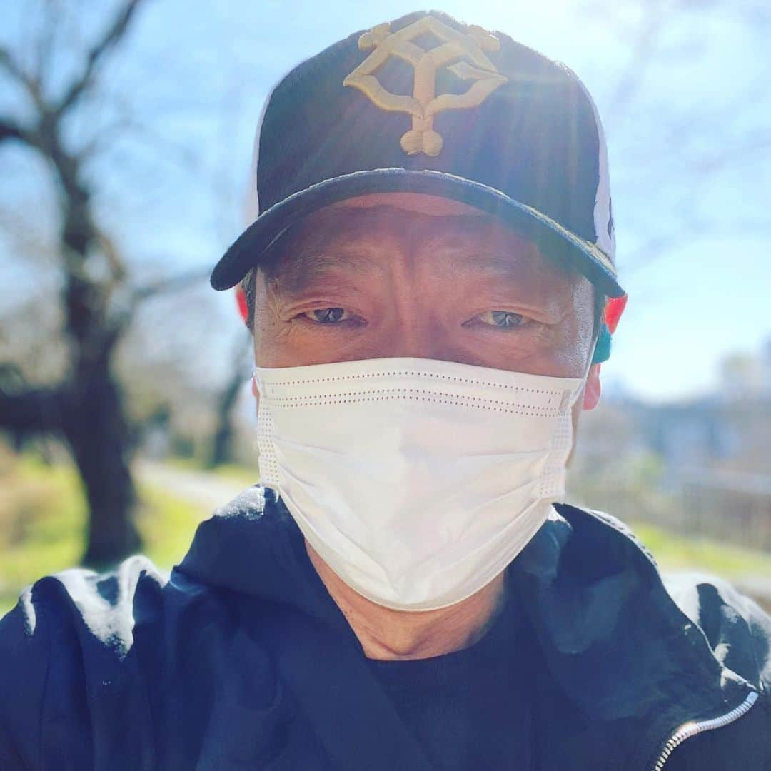 玉袋筋太郎さんのインスタグラム写真 - (玉袋筋太郎Instagram)「サタデーウォークフィーバー なぜ ビバ〜ジャイアンツなのか！ 「たまむすび」の復習で後楽園ホール で達成！ も一度　ビーバージャイアンツ〜 戸田恵子の元旦那〜」2月20日 20時57分 - sunatamaradon