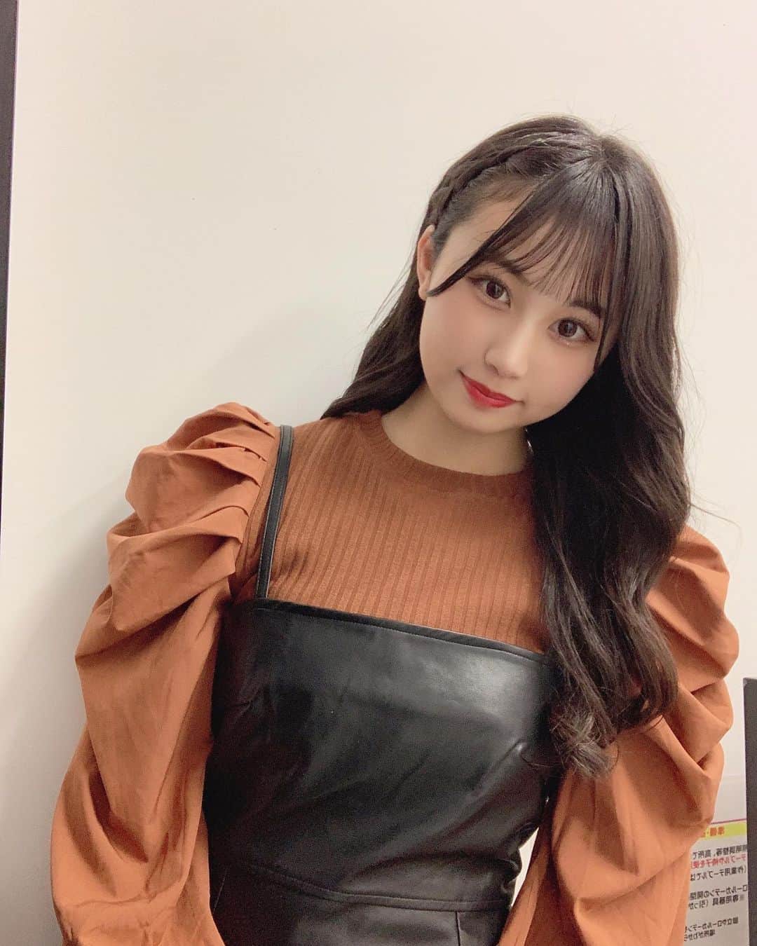 宮丸くるみのインスタグラム：「🤎  ・ ・ ・  #リリバリ #lilyofthevalley #アイドル #idol #jk #18歳 #高校生 #ロングヘア #黒髪 #ぱっつん前髪 #巻き髪 #シースルー前髪 #grl #egoist #私服 #今日のコーデ #コーディネート #くるみんコーデ」