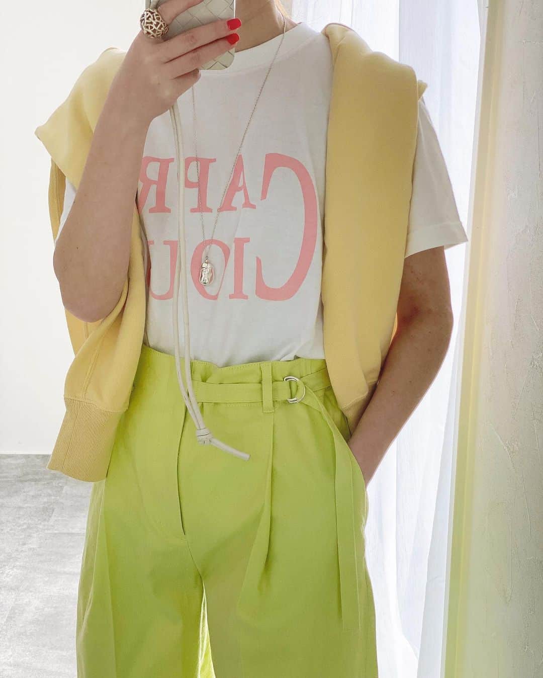 akiii031のインスタグラム：「💛🍡💚  春満載カラーコーデ😂 ユニクロスウェットが優秀すぎる👌  tee @aulii_amomentofhappiness  sweat @uniqlo_ginza  pants @stunninglure  necklace @seadsmara」