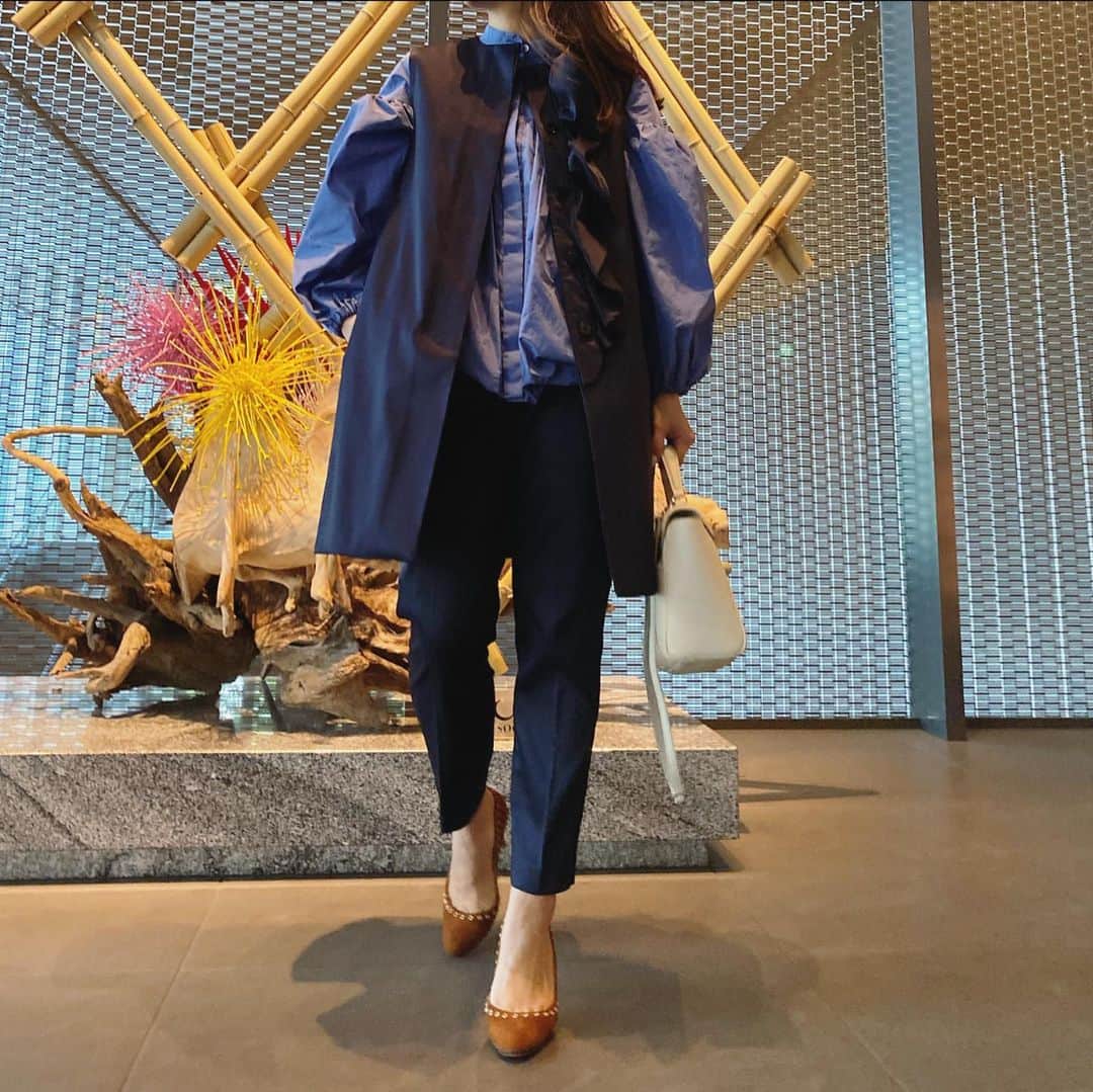 t.krmeさんのインスタグラム写真 - (t.krmeInstagram)「先日コーデ 暖かかったこの日は迷わず届いたばかりの春物を着ました💙  Tops/Pants: #yori_japan  Bag: #vasic Shoes:#pellico #fashion#cordinate#casualstyle #yori#mom #ヨリ#ペリーコ #バシック #ママコーデ」2月20日 20時56分 - t.krme