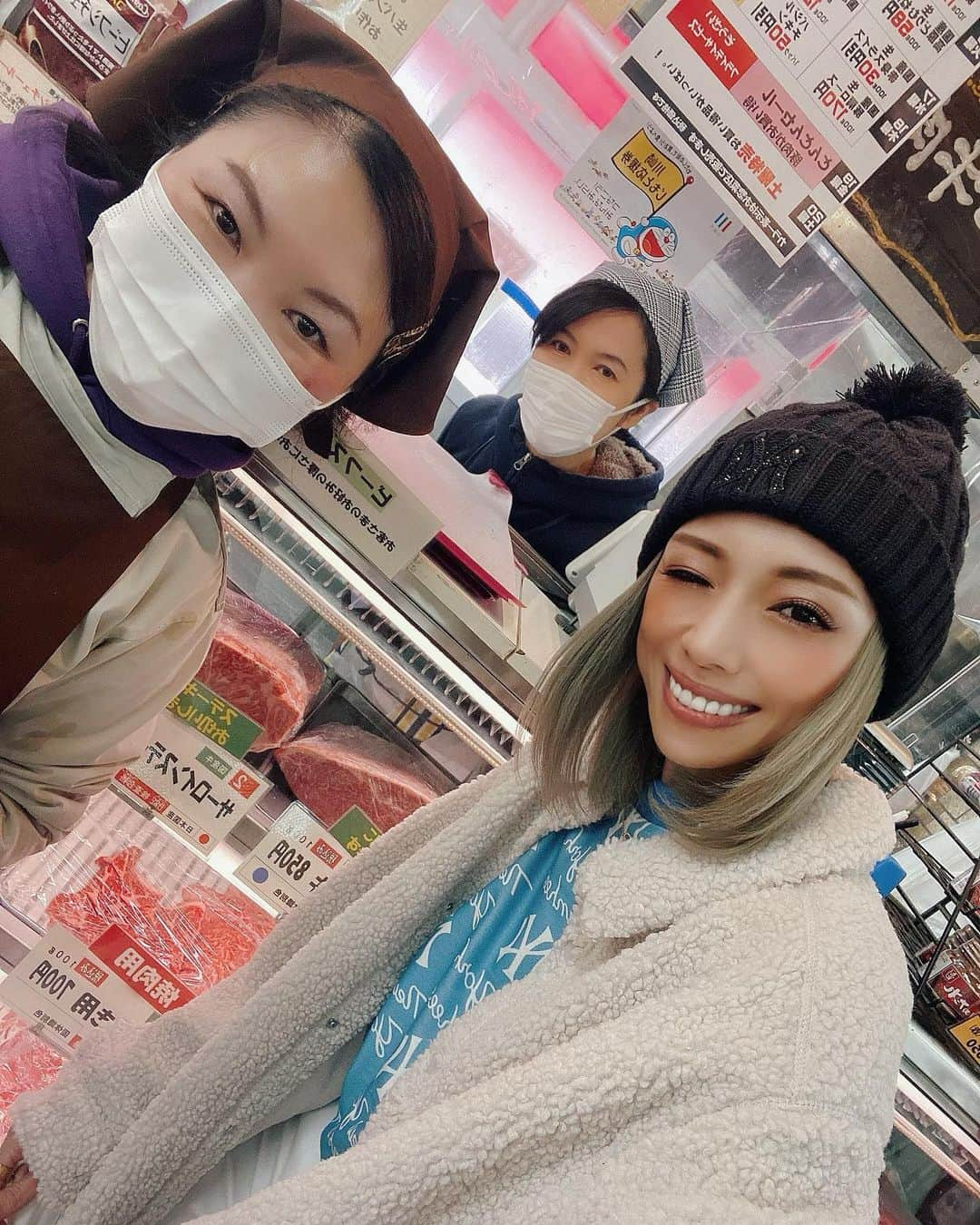 角田麻央さんのインスタグラム写真 - (角田麻央Instagram)「Saturday🌸 2月なのにもう桜咲いてたぁぁぁ🥰 わたしのお母さんが撮ってくれた写真 たまにはちょいオコたいちん👶🏻萌え〜 #大好きな場所と大好きな息子と大好きなお惣菜屋」2月20日 21時06分 - maotsunoda888