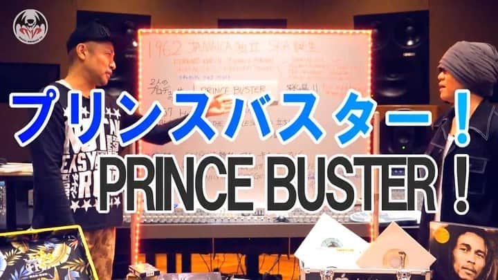 HAN-KUN Staffのインスタグラム：「HAN-KUN YouTubeチャンネル MMTV  #INFINITY16 ことTELA-C先生をお迎えして、改めてレゲエを学ぶプログラム！  page.04では、1962～66年・Prince Busterをpick out☆  ▷INFINITY16 × HAN-KUN "YO!!お前等REGGAE好き!?" page.04 https://youtu.be/EiJ7YZXkMdQ  #yoお前らレゲエ好き ？ チャンネル登録＆コメントもお待ちしています☆  @voicemagicianjp #HANKUN #voicemagician #MMTV @infinity16telac」