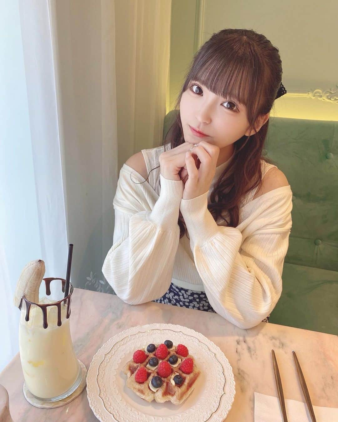 森平莉子さんのインスタグラム写真 - (森平莉子Instagram)「🧇🍓﻿ ﻿ ﻿ ベリーワッフルとバナナラテ🐈🪄﻿ ﻿ ﻿ ﻿ ﻿ ﻿ #アイドル #地下アイドル #followme #likeforlikes  #l4l #f4f #instagood #instalove #いいね返し #いいねした人全員フォローする #メイド #暗髪 #maid #雰囲気 #美男美女と繋がりたい #selca #snidel #自発ください #costume  #japanesegirl #セルフィー #selfie  #aidol #idol #salondelouis﻿ ﻿」2月20日 21時03分 - licojasmine2000