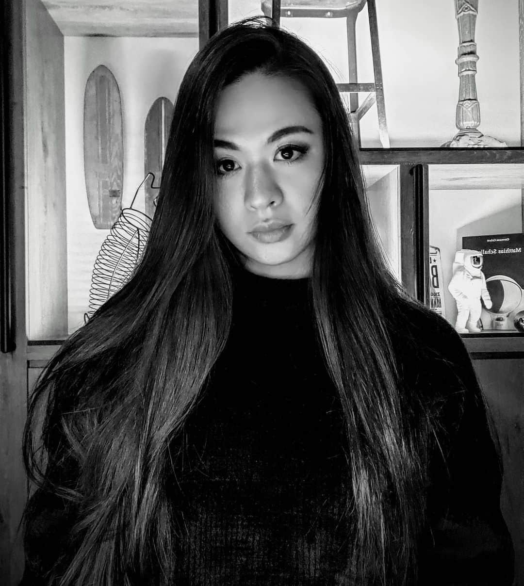 福島麻里のインスタグラム：「マリってるとナルシストは違う  自分の顔面を綺麗とか可愛いとか 思ったことない。むしろ否定的  じゃあなんでマリってる(ドヤってる)って？ そんな自撮り投稿できるって？  それは、周りがどう思うか気にしてないから  大したことない顔面だということを 素直に受け入れてるから(笑)  容姿より筋肉褒めて欲しい(笑)  #ポジティブだけど #自信過剰ではない #自分のこと好きだけど #自己陶酔はしない #マリってる #イキり代表 #くびれ超人」