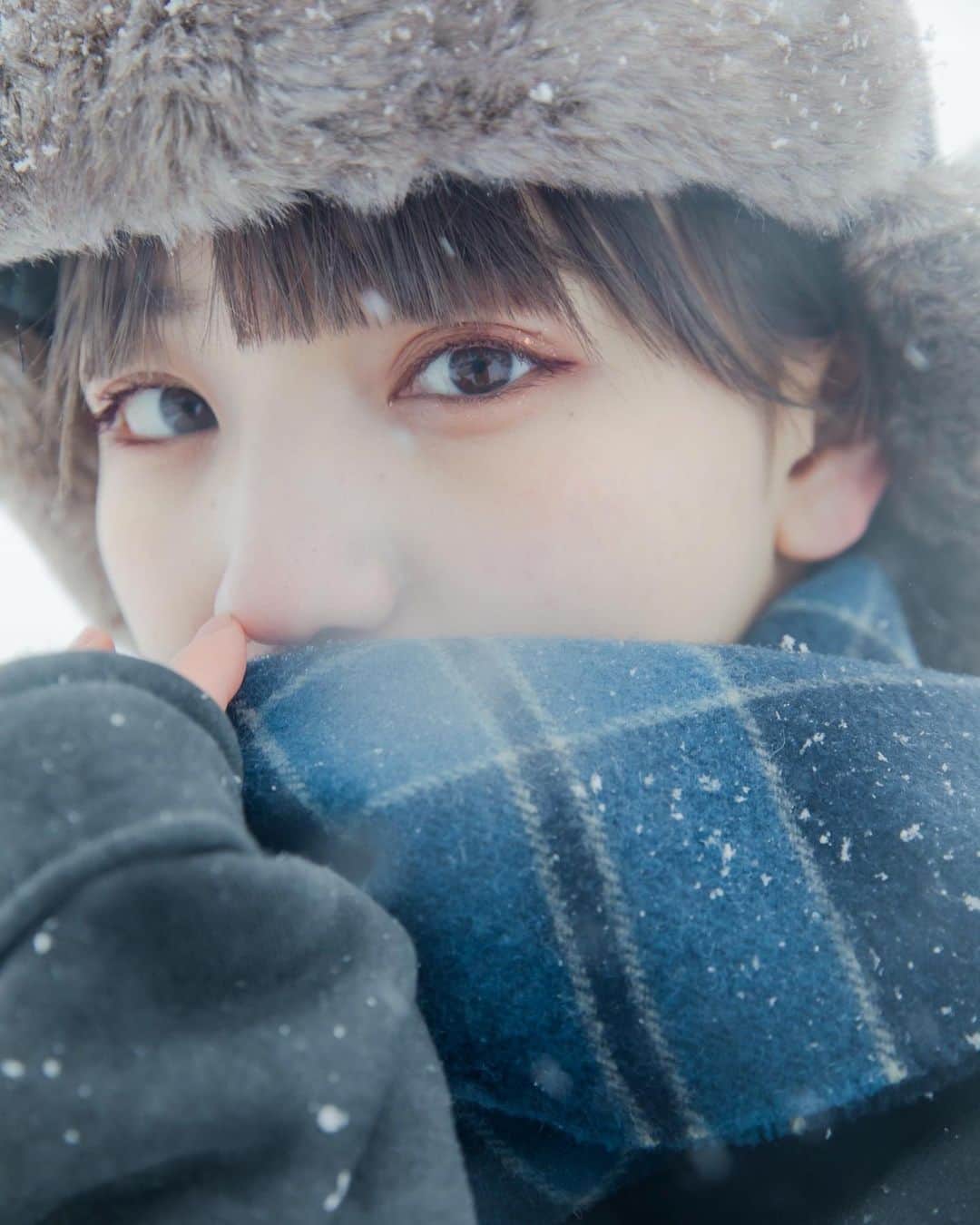 narumiさんのインスタグラム写真 - (narumiInstagram)「ㅤㅤㅤㅤㅤㅤㅤㅤㅤㅤㅤㅤㅤ ㅤㅤㅤㅤㅤㅤㅤㅤㅤㅤㅤㅤㅤ どんな映画を観たって、 どんな小説や音楽だって、 そのヒロインに重ねてしまうのは ㅤㅤㅤㅤㅤㅤㅤㅤㅤㅤㅤㅤㅤ ㅤㅤㅤㅤㅤㅤㅤㅤㅤㅤㅤㅤㅤ ㅤㅤㅤㅤㅤㅤㅤㅤㅤㅤㅤㅤㅤ #⛄ #雪撮影 #会津 #雪景色  #その瞬間に物語を #儚くて何処か愛おしい様な #何気ない瞬間を残したい  #ポトレ #被写体モデル #サロモ #ショートスタイル #スクリーンに恋して」2月20日 21時09分 - narumi_hoshi__