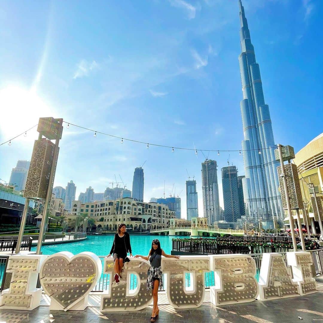 maikoのインスタグラム：「Dubai 🐫🌞. ７回目のDubai💓. . いつ訪れても新鮮なこの国は私のお気に入りの場所☺️✨. . 旧市街のアラビックな街並みと可愛ぃスタバから市街との真ん中にあるDubai Flameに立ち寄って、. downtown地区までお散歩っっ🐒🐒✨. . 今回も大好きなマリーナ地区のHotelッ🛥✨✨.」