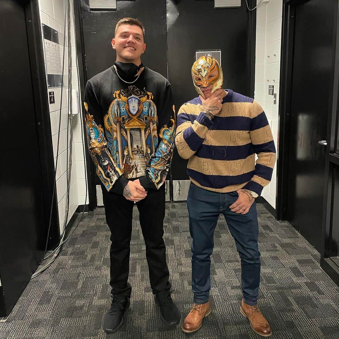 レイ・ミステリオ・ジュニアのインスタグラム：「Gucci ☑️Versace☑️ Father & Son」
