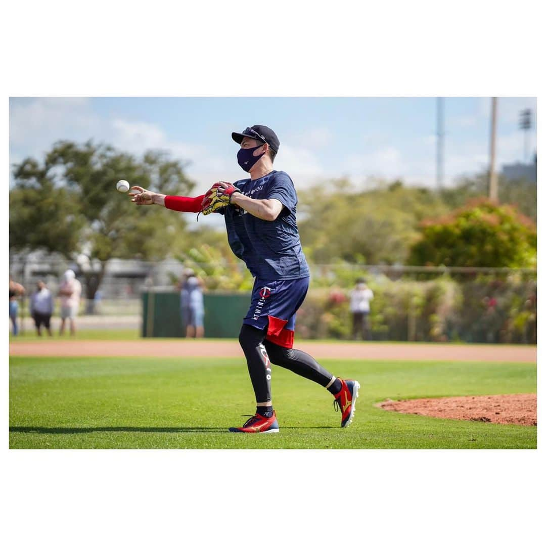 前田健太さんのインスタグラム写真 - (前田健太Instagram)「Spring Training 🏝 キャンプ初日。 投手&捕手だけですがスタートしました！ 頑張ります✌️✌️✌️ #twins  #ツインズ #フロリダ」2月20日 21時20分 - 18_maeken