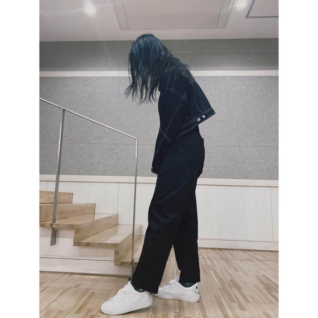 のインスタグラム：「綺麗なスタイルを目指し、最近はメンバーみんなで支え合ってます😏😏 #tsubaki_factory #岸本ゆめの #きしもとのモト」