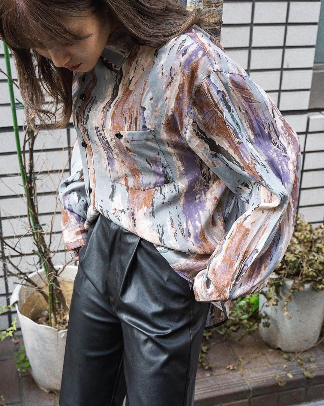 JOINT WORKSさんのインスタグラム写真 - (JOINT WORKSInstagram)「﻿ 【 TODAYFUL Paint Rough Shirts】﻿ ﻿ ペイント柄のシャツのラフシャツ。﻿ 濃色のステッチとボタンが全体を引きしめ、スタイリッシュな印象に。﻿ ﻿ 【TODAYFUL / トゥデイフル】﻿ LIFE'sのコンセプトと重なり、TODAYFUL(トゥデイフル)”充実した１日”をという気持ちが込められたブランドです。﻿ ﻿ SIZE :  FREE﻿ COL : camel , yellow﻿ ¥ 14,960 -﻿ ﻿ ---------------------------------------------------﻿ ﻿ 【SHOP LIST】﻿ ﻿ JOINT WORKS SHINJUKU﻿ 035-363-7572﻿ ﻿ JOINT WORKS MARK IS MINATOMIRAI﻿ 045-640-0177﻿ ﻿ JOINT WORKS LALA PPORT TOKYO-BAY﻿ 047-421-7101﻿ ﻿ ﻿ ﻿ #jointworks ﻿ #baycrews﻿ #2021ss﻿ #newitem ﻿ #newarrivals﻿  #mensfashion﻿  #ladysfashion﻿ #todayful」2月20日 21時27分 - jointworks.jp