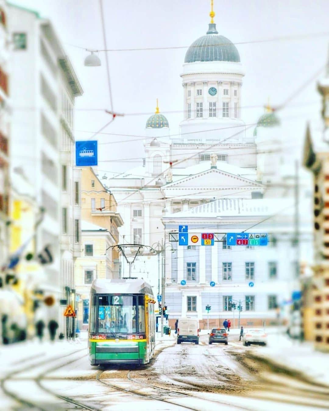 フィンランド政府観光局さんのインスタグラム写真 - (フィンランド政府観光局Instagram)「ヘルシンキ大聖堂とトラム。どちらもヘルシンキを象徴するものですね。 ． @antsvahter さんの写真。Kiitos！」2月20日 21時30分 - visitfinlandjapan