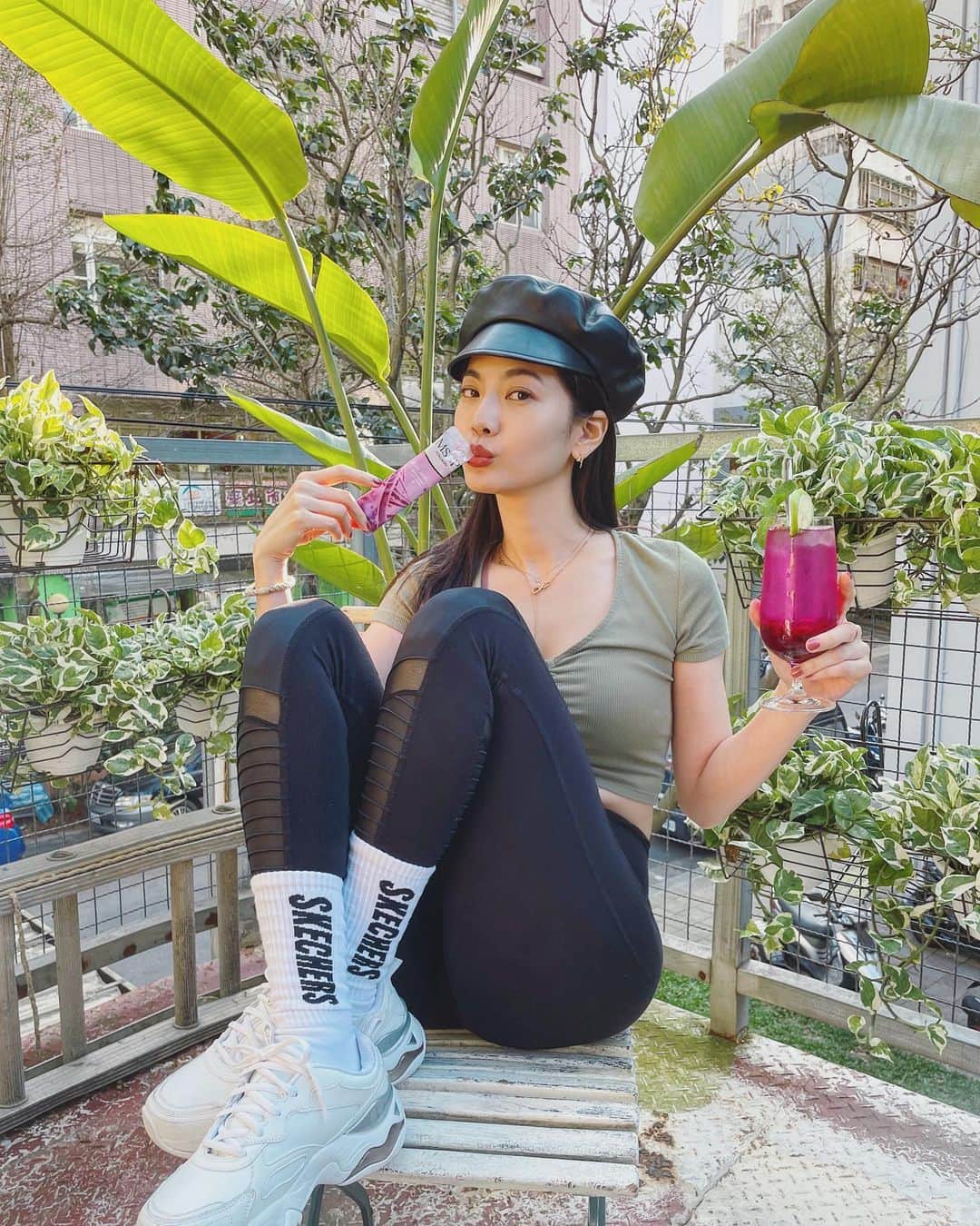 曾之喬さんのインスタグラム写真 - (曾之喬Instagram)「這幾天天氣都超級好☀️☀️☀️ 可以好好享受陽光是很幸福的！ 只要好好保養～～～ 就不用怕曬個太陽就變得乾澀暗沉😌 · 據說明天台北還是會出太陽喔！ 曬起來✨✨✨💛💛💛 · #不只漂亮更要健康漂亮 #美神契約  #BeautifulContract  #相信姐就是美神 #吃的遮陽傘 #暮光MagicW魔晶球 #吃的時光機 #MSPP超胜肽多元膠原蛋白」2月20日 21時35分 - chiaochiaotzeng