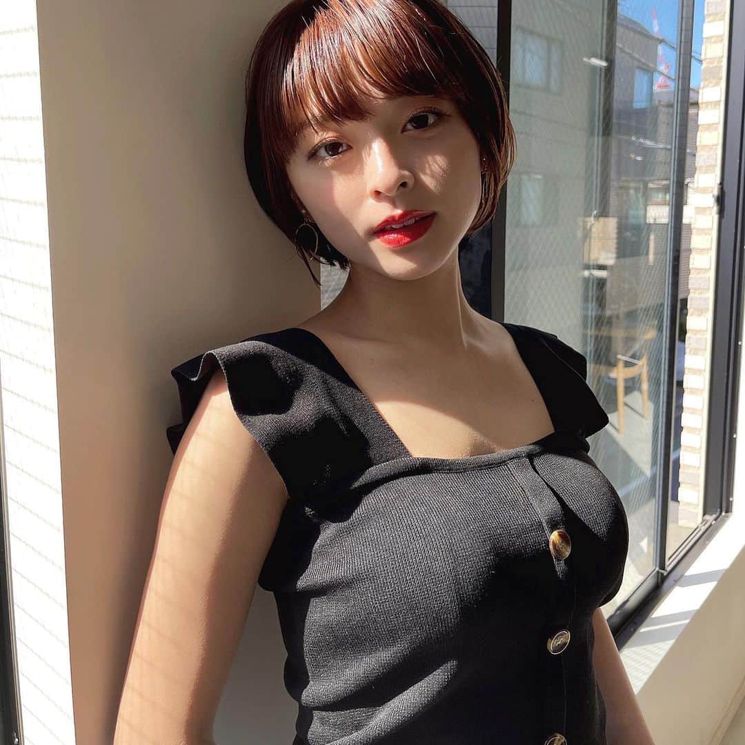 かおりのインスタグラム：「・ ・  今日ポカポカした 日差しが心地よかったな〜🥰  #ノースリーブ　#春」