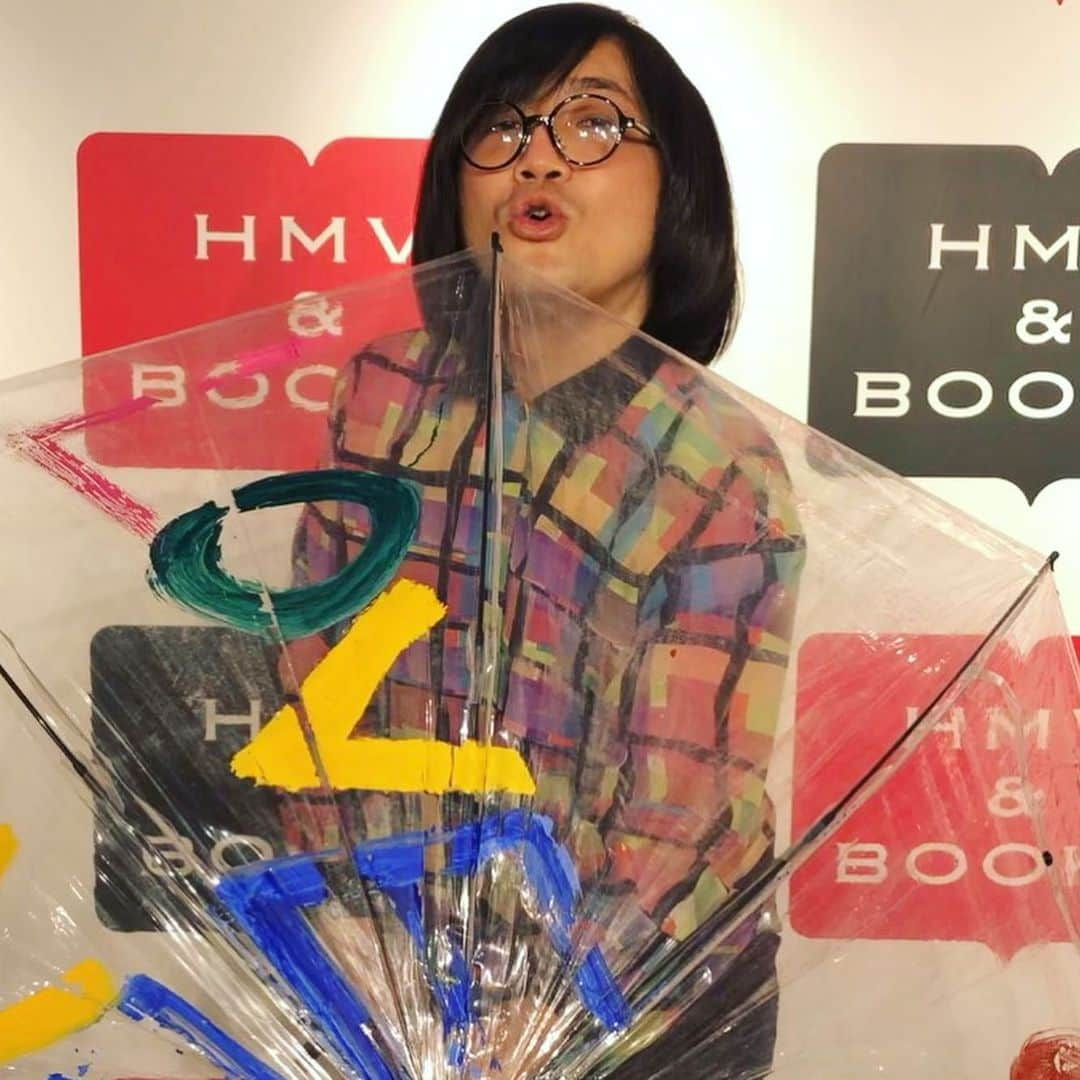 松原タニシのインスタグラム：「本日2/20(土)開催 HMV&BOOKS SHIBUYAでの 映画「事故物件 恐い間取り」 Blu-ray&DVD発売記念 松原タニシトーク&サイン会 ご来場いただきありがとうございました。  ラスボス死神役の星耕介さんが 会場に遊びに来られました。  #HMV&BOOKSSHIBUYA #亀梨和也 さん #奈緒 さん #瀬戸康史 さん #中田秀夫 監督 #星耕介 さん #ラスボス #事故物件恐い間取り #恐い間取り #松原タニシ」