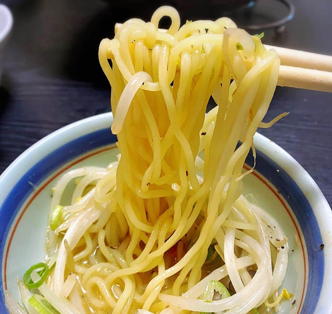 とぎもちさんのインスタグラム写真 - (とぎもちInstagram)「.﻿ ﻿ 【おうちごはん 집밥】﻿ ﻿ 実家の母のごはん🍚✨﻿ ﻿ 今日は﻿ とんこつしょうゆ鍋！﻿ ﻿ 学生の頃から大好きな﻿ とんこつしょうゆ鍋つゆの素使いました♪﻿ ﻿ 味濃いめのとんこつスープ😍😍﻿ ﻿ シメのラーメンがまた最高🤤💓💓﻿ ﻿ .﻿ #とんこつしょうゆ鍋 #とんこつしょうゆ鍋つゆ #シメのラーメン #おうちごはん  #実家のごはん #鍋の素 #톤코츠쇼유나베 #집밥  #먹스타그램 #토기모치 #とぎもちkorea #とぎもちおうちごはん  #とぎもち実家ごはん #とぎもちとんこつしょうゆ鍋」2月20日 21時58分 - togistagram