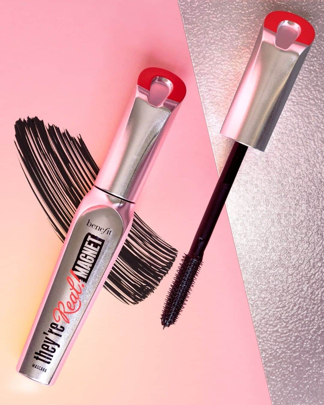 Benefit Cosmetics UKさんのインスタグラム写真 - (Benefit Cosmetics UKInstagram)「If our NEW They're Real! Magnet mascara was a law of attraction, it would definitely be attracting positively longer lashes 😉⚡️  This powerful magnetic mineral enriched formula draws out lashes all whilst lasting 36-hours 👏  #theyrerealmagnet」2月20日 21時55分 - benefitcosmeticsuk