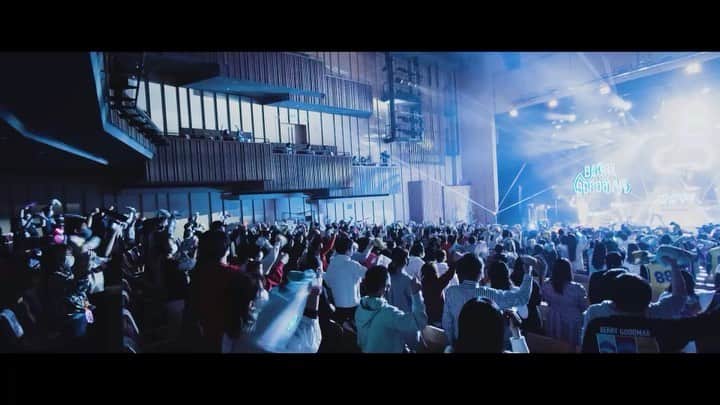 ベリーグッドマンのインスタグラム：「1年3ヶ月ぶりの東京！ 久々に会えてすごく嬉しかったです🥺  みんなの拍手がもの凄く大きくて😳 もの凄くあったかくて🥲❤️  また東京でライブやりたいなぁ🌈 来てくれたみんなありがとう🎊  Thank you TOKYO! 2021.02.20 #TEPPAN_TOUR #最高のアイカタ」
