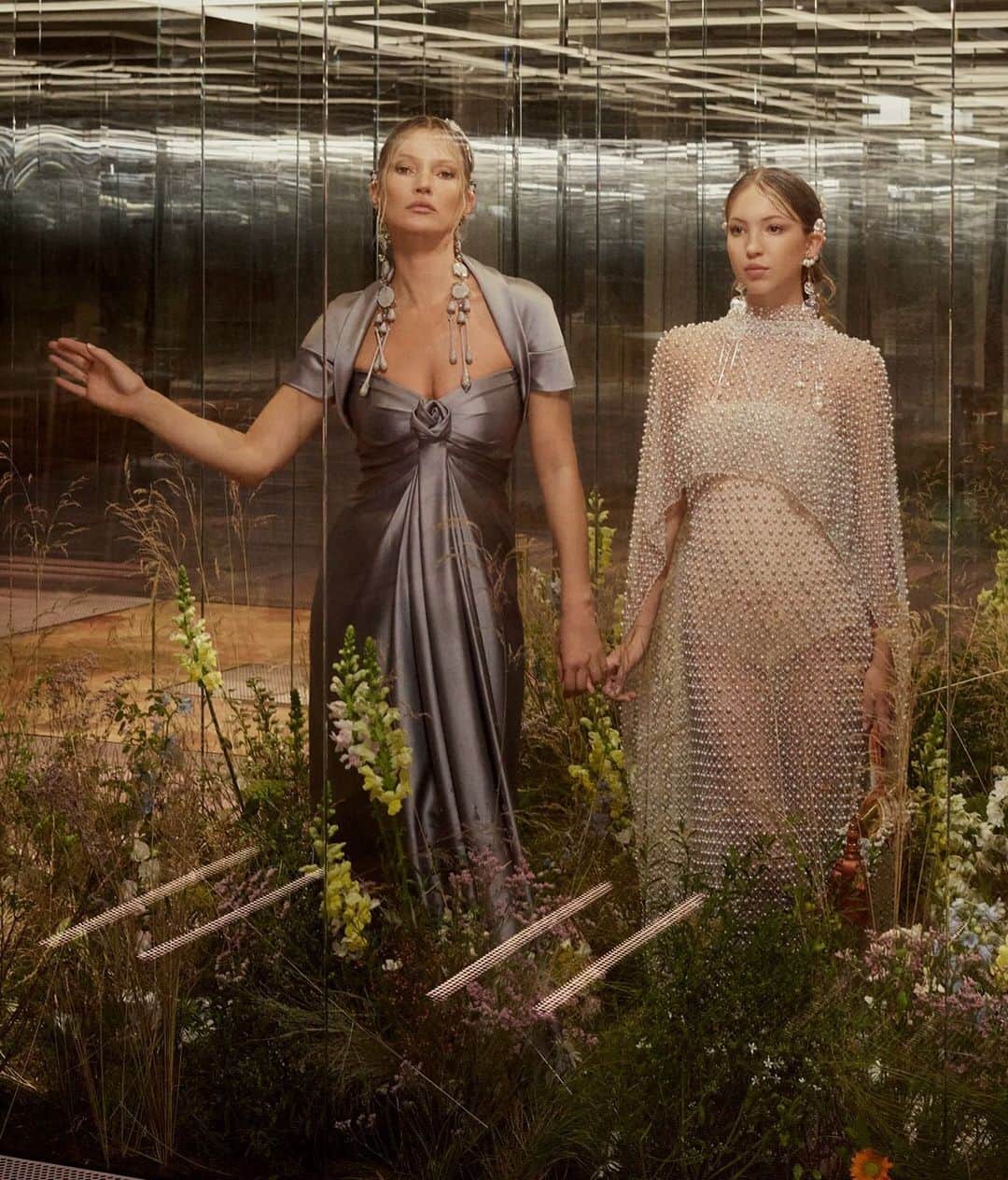 Fendiのインスタグラム：「Modeled by an exceptional cast of the brand’s family and friends, @MrKimJones’ debut #FendiCouture Spring Summer 2021 collection reflected on transcendent romance and timeless creativity – reinterpreting the past for the future.  Artistic Director of Couture and Womenswear Collections: @MrKimJones  Creative Director: @Ronnie.Cooke.Newhouse Photographer: @caspersejersenstudio  Model: @katemossagency and @lilamoss」