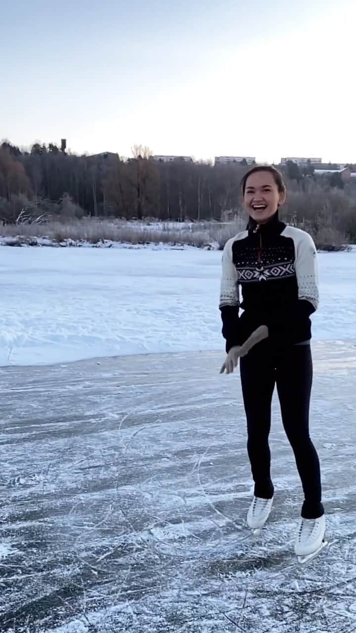 カミラ・ヤシェムのインスタグラム：「Enda en ⛸-video i feeden din 🙃  #figureskating #outdoorskating」