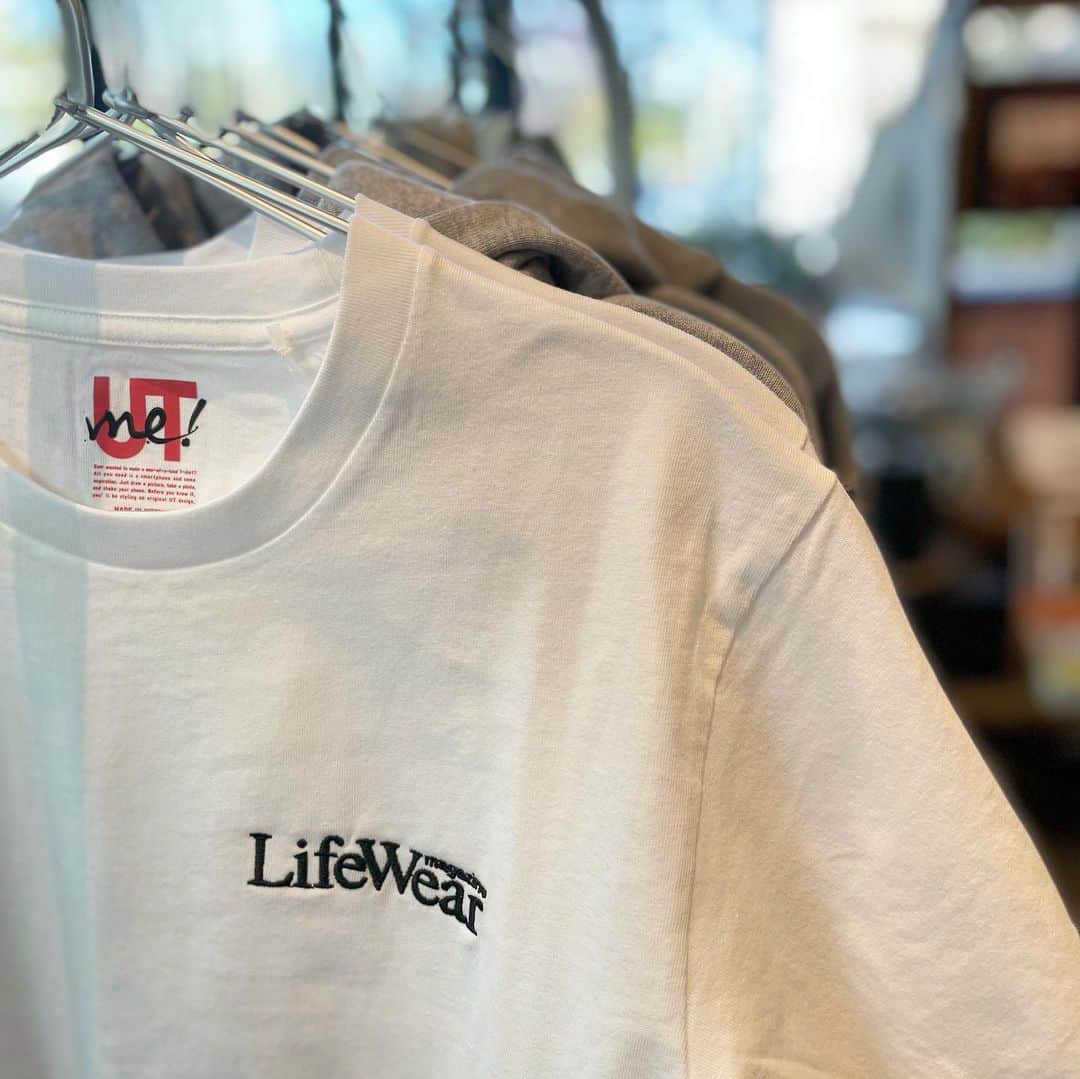 代官山 蔦屋書店　DAIKANYAMA T-SITEさんのインスタグラム写真 - (代官山 蔦屋書店　DAIKANYAMA T-SITEInstagram)「.﻿ 【フェア】LifeWear magazine﻿ SPECIAL POP-UP SHOP﻿ 2021年2月20日(土) - 3月4日(木)﻿ 2号館1階 建築デザインフロア﻿ ﻿ 「Find Your Healthy﻿」  LifeWearは、あらゆる人の生活を、より豊かにするための服。﻿ 美意識のある合理性を持ち、シンプルで上質、そして細部への工夫に満ちている。﻿ 生活ニーズから考え抜かれ、進化し続ける普段着です。﻿ それは実際にどのような服であって、どのような考えのもとで作られているのかを﻿ 伝えるために創刊されたのがLifeWear magazineです。﻿ ﻿ 表紙は2014年に惜しまれつつもこの世を去ったイラストレーター、安西水丸さんの作品から編集部が選定。今回インタビューにご出演いただいた村上春樹さんとも親交があり、同氏の著作『中国行きのスロウ・ボート』などの表紙イラストを手がけ、共著には絵本『ふわふわ』など。今回の村上さんのインタビューにも安西さんのエピソードが登場します。﻿ ﻿ 今回、代官山 蔦屋書店にて期間限定で一部のLifeWear magazineオリジナルグッズを販売します。本誌も無料配布されますので、ぜひ特設コーナーにお越しください。﻿ ﻿ #LifeWearmagazine #UNIQLO #ユニクロ #代官山蔦屋書店 #daikanyamatsite」2月20日 13時17分 - daikanyama.tsutaya