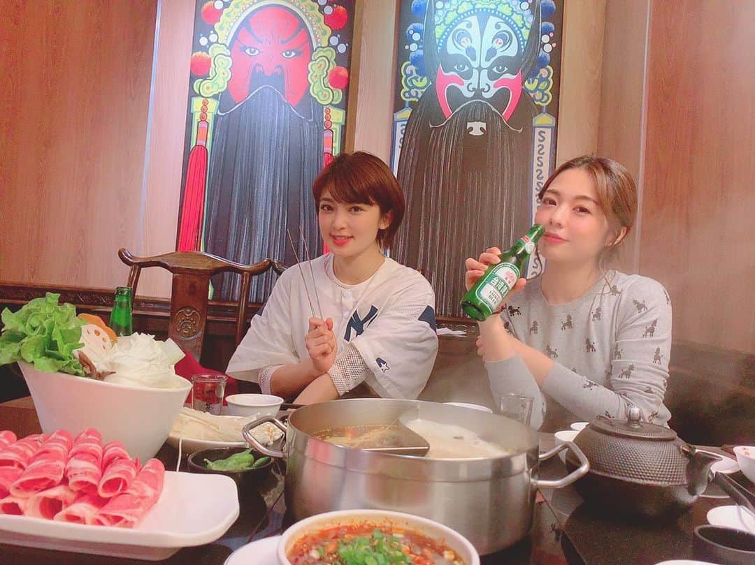 神崎美羽のインスタグラム：「過去pic📷  台湾trip🇹🇼  本場の火鍋は本当ーーーっに辛かった。  #台北旅行 #台湾 #taiwan #taiwantravel  #trip #lovetaiwan #giristrip #travelgram  #tripgram #女子旅」