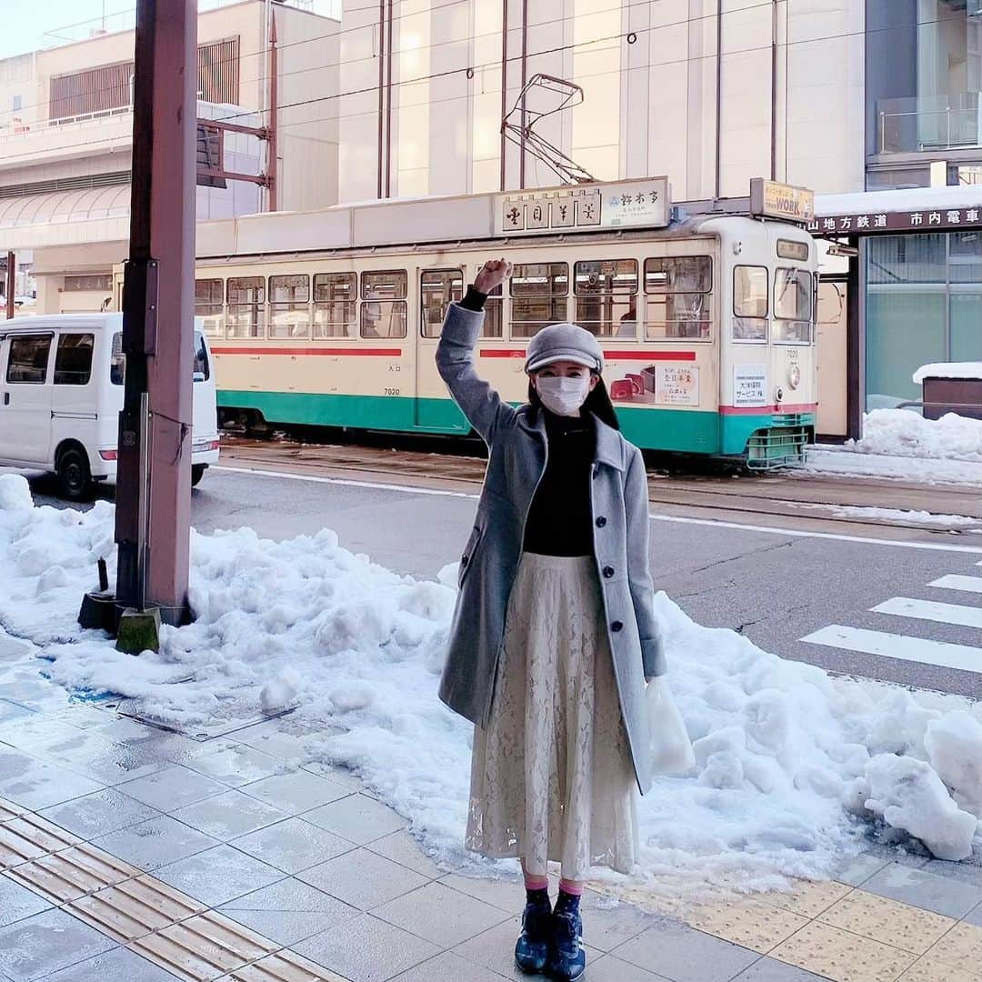 熊谷彩春さんのインスタグラム写真 - (熊谷彩春Instagram)「本日『パレード』富山公演初日です！  初めての富山。 真っ白な雪が積もってて、新幹線からの眺めも、お散歩中の街中の風景も、とっても綺麗でした❄️  そして劇場の周りには、路面電車が🚃 思わず、だめっだめっだめっだめ♪と歌い出したくなりました☺️  劇場でお待ちしております！」2月20日 14時21分 - iroha_kumagai