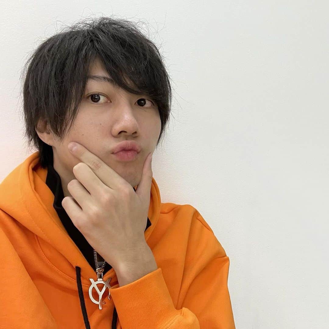 小坂涼太郎のインスタグラム：「オレンジパーカー太郎🍊」