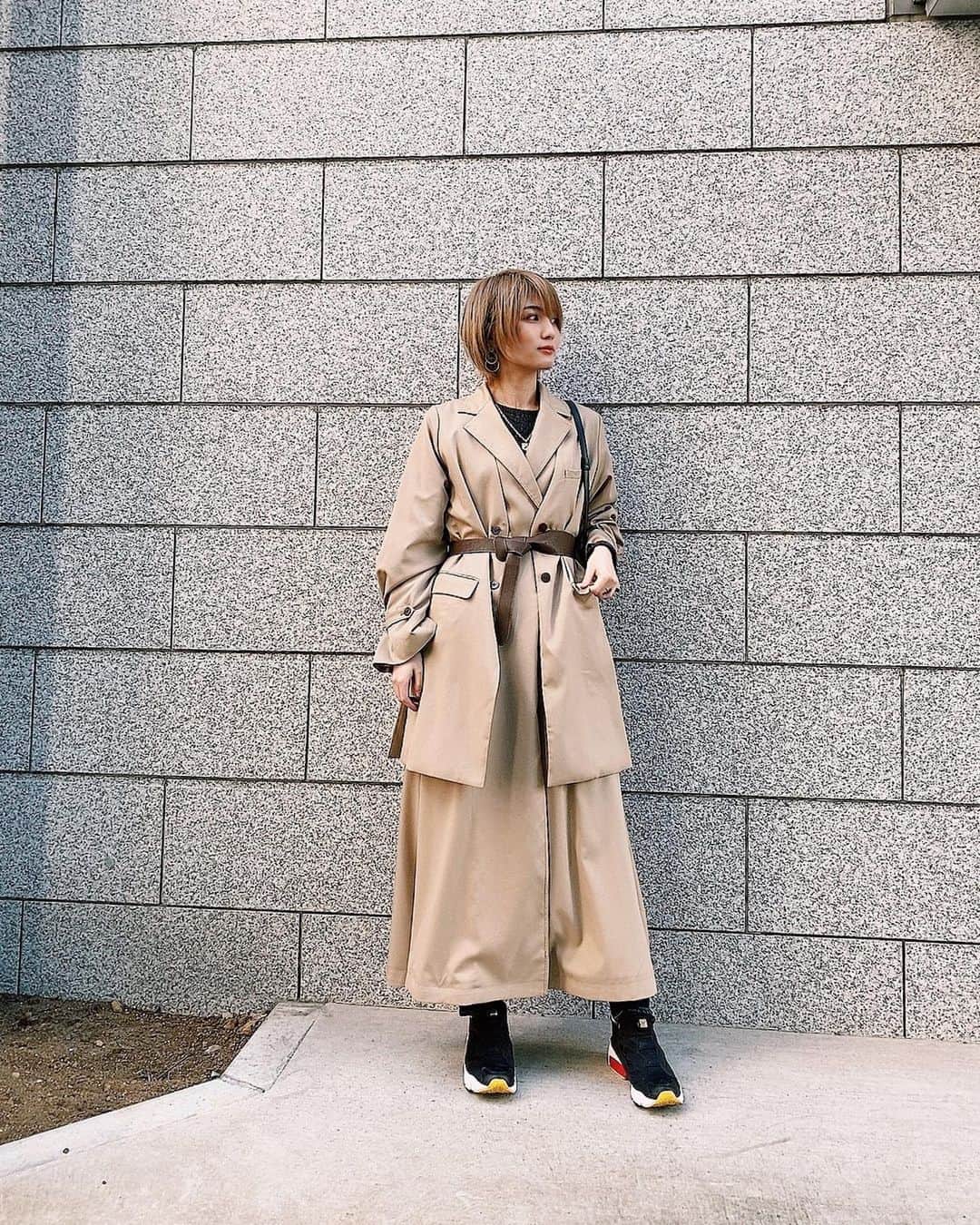 サキのインスタグラム：「. ネックレスに続き春アウターも買ってました  ノーカラージャケットとロングベストとベルトがセットになってて3wayで着られるようになってます  一目惚れでなんとかゲット  春秋の服はやっぱり楽しい〜  Outer @amerivintage Shoes @reebok #reebok   #amerivintage #ameri」