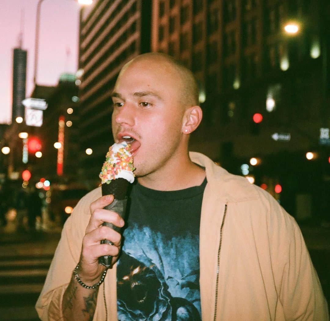 のインスタグラム：「Me: Me You: the ice cream」
