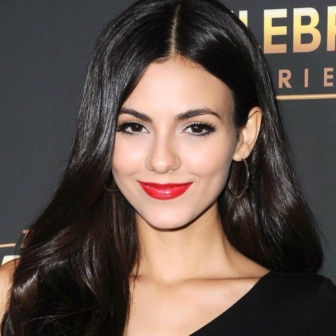 ポール・ノートンさんのインスタグラム写真 - (ポール・ノートンInstagram)「In Lou of the birthday kween @victoriajustice here are few of my favorite looks we created together #hair by Me @leobypaulnorton #makeup by @makeupbylusine #styled by @madisonguest #victoriajustice」2月20日 14時47分 - paulnortonhair