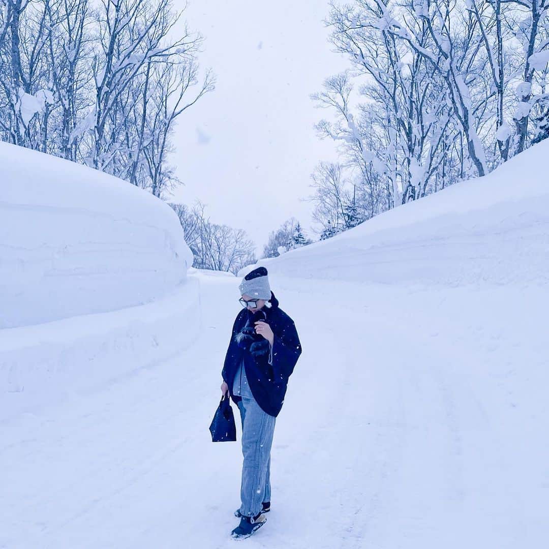 Syahriniのインスタグラム：「• Winter Wonderland Into The Weekend !  _________________𝓢𝓨𝓡______________  #PrincesSyahrini #Winter_February2021 #WinterWonderland」