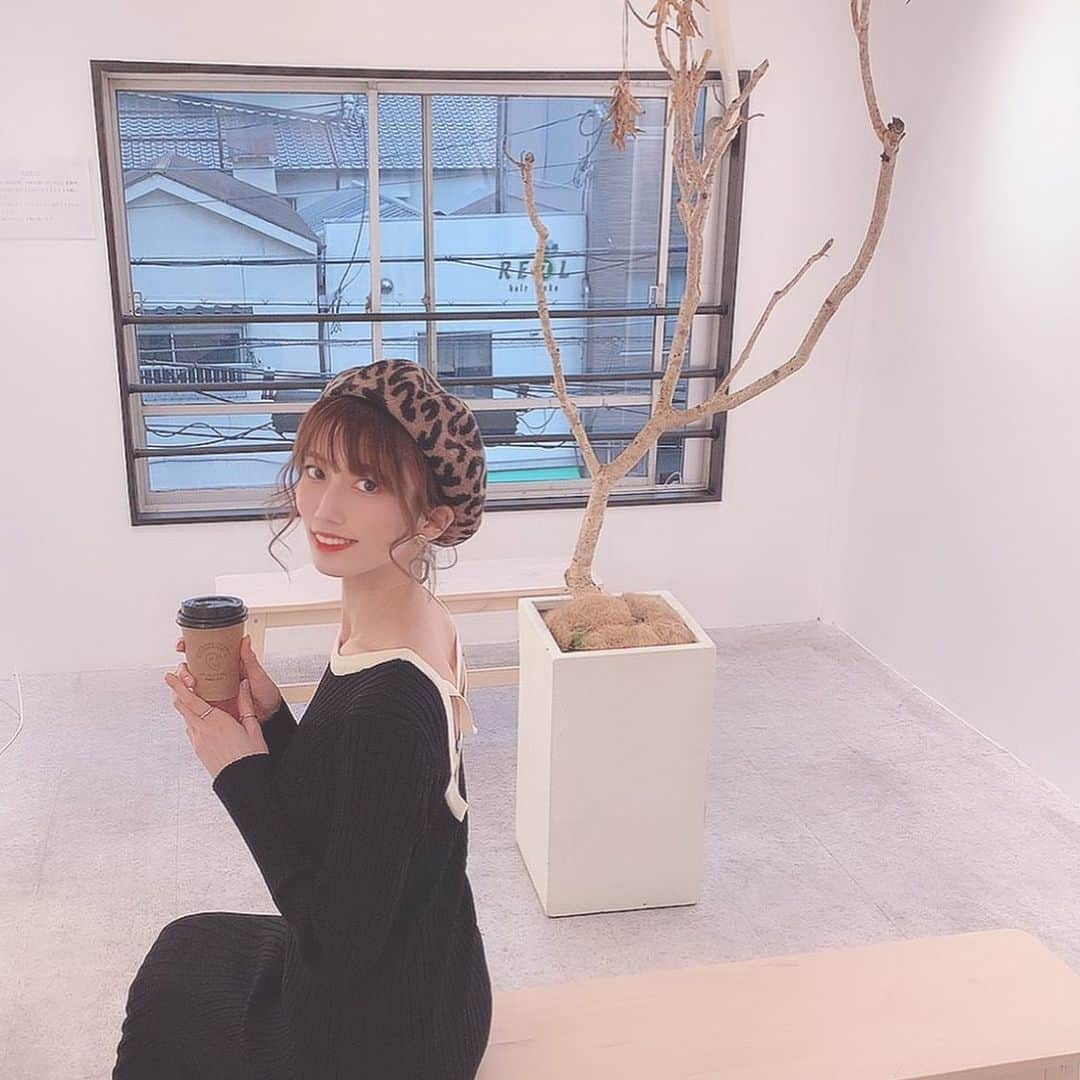 板野優花さんのインスタグラム写真 - (板野優花Instagram)「☕️大阪・中崎町 The GUT'S Coffee さん @thegutscoffee  ・ 1階でオーダーをしたら 3階でまったりできるよー☺️💓 席数は多くないから週末とかはいっぱいかも？ ・ 特徴的な階段をドキドキしながら 登っていくと白を基調とした 素敵な空間がー🥰✨ ・ #thegatscoffee #ザガッツコーヒー #大阪カフェ #大阪グルメ #梅田カフェ #梅田グルメ #中崎町カフェ #中崎町グルメ  #関西カフェ巡り #北区カフェ #カフェ巡り好きな人と繋がりたい  #関西グルメ #おいしいもの好きな人と繋がりたい #カフェ活 #おすすめカフェ #カフェ女子 #ホットチョコレート #ゆーろの美味しいメモ」2月20日 15時04分 - yuka_itano