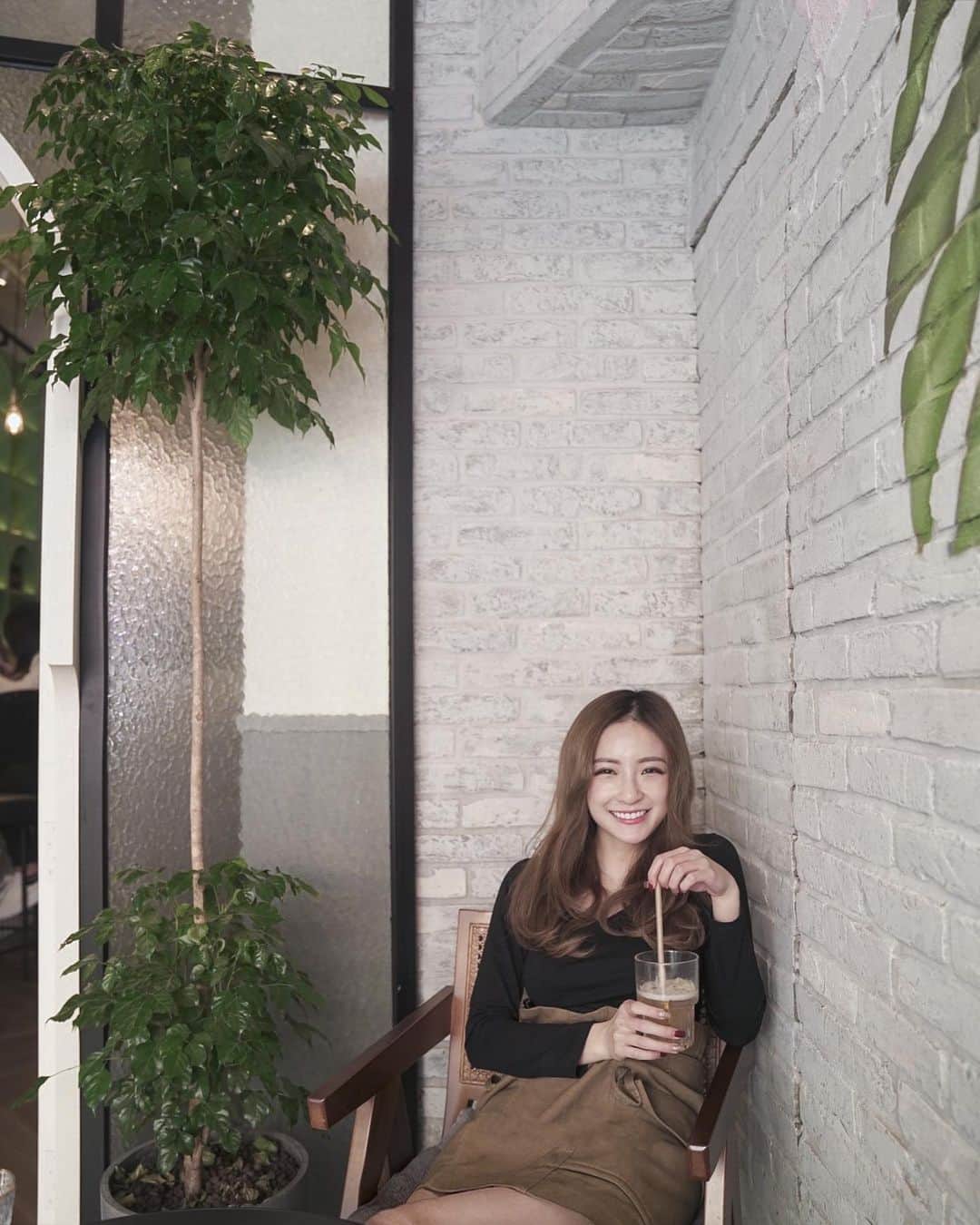 Giann Chanのインスタグラム：「現在參觀cafe是需要開門前半小時到達的。   📸/ @nikicyk  #cafetime #Hongkong」