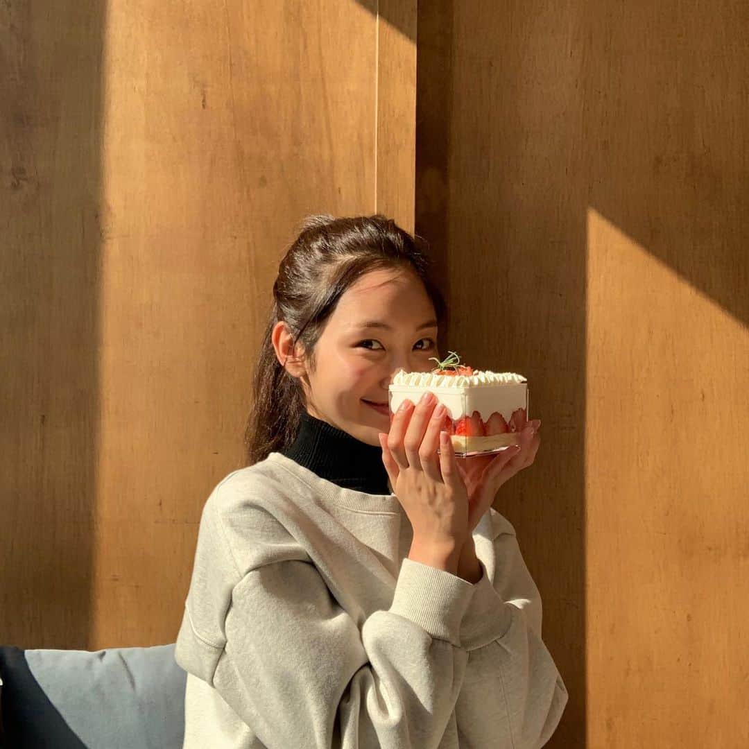 のインスタグラム：「@heyday276___1  권사장의 예쁜선물🌹」