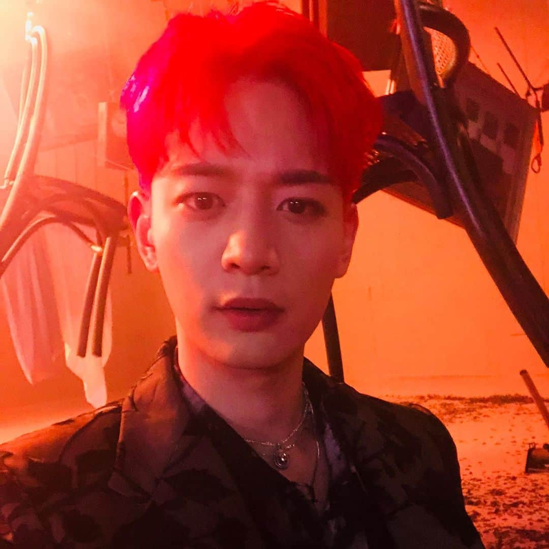 チェ・ミンホさんのインスタグラム写真 - (チェ・ミンホInstagram)「red 🌹🌹🥀」2月20日 15時26分 - choiminho_1209