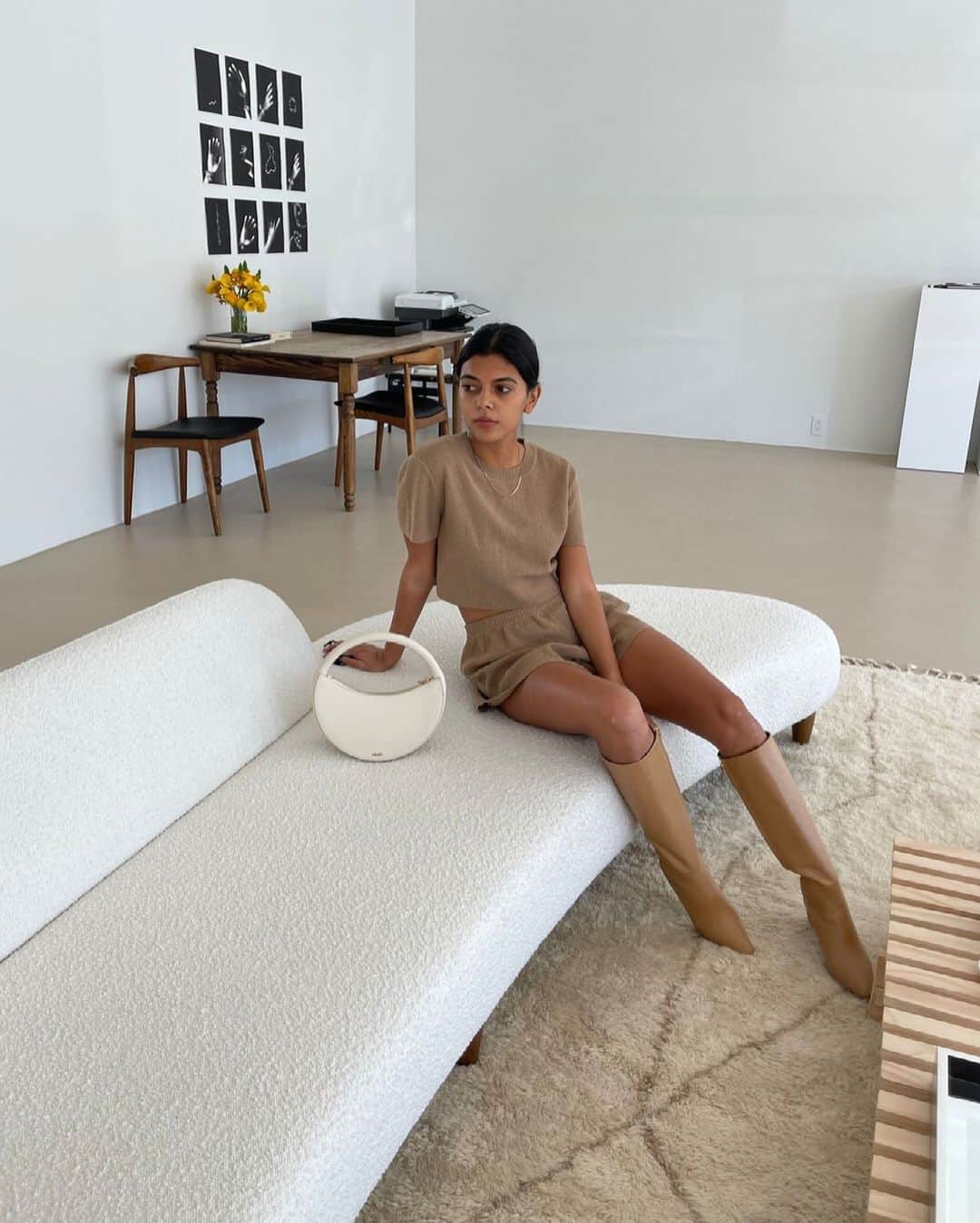 ベック&ブリッジのインスタグラム：「@catchmeeksifyoucan in our towelling fifi set. Find it in taupe, ivory and black online + in stores #becandbridge」