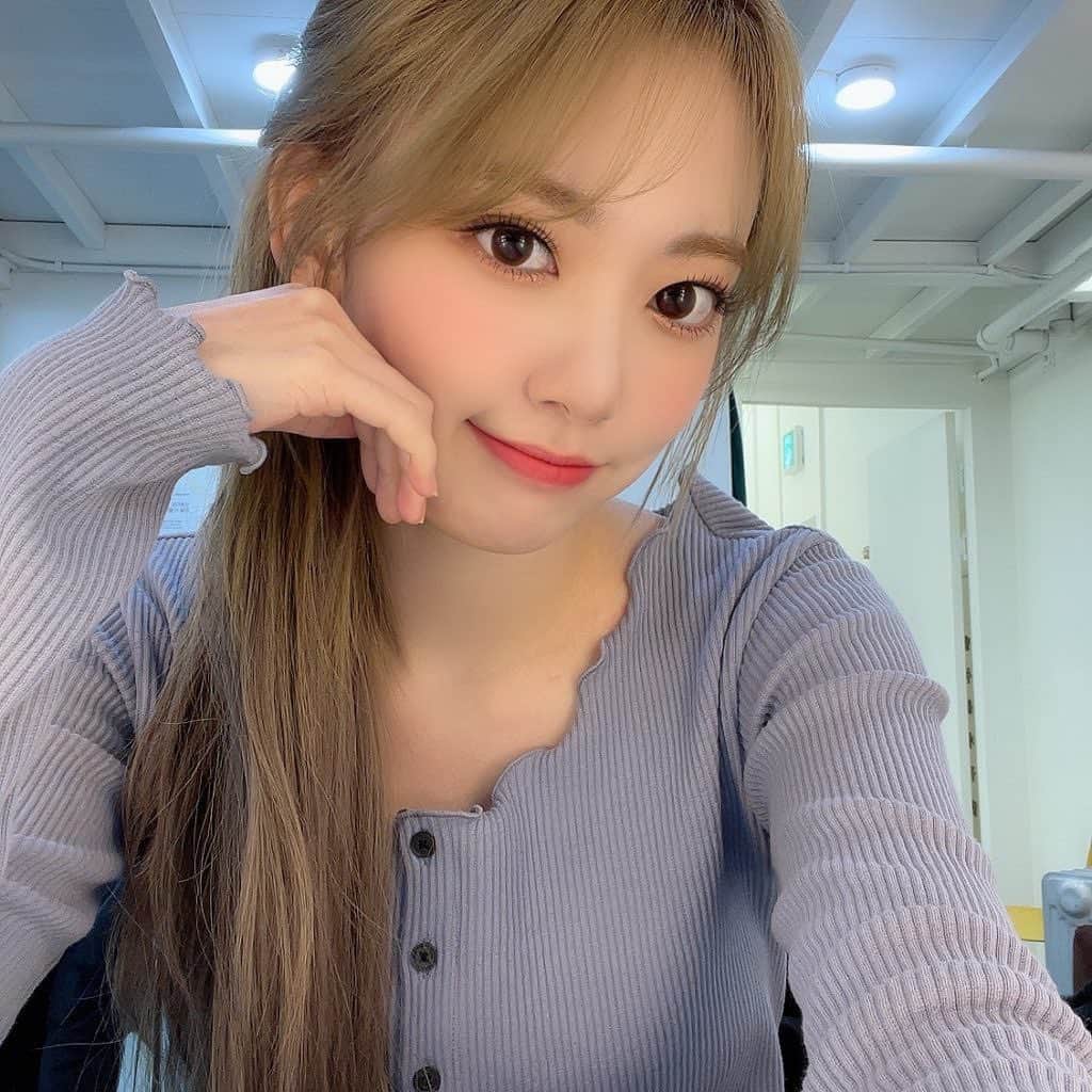 のインスタグラム：「… #hkt48 #IZONE #아이즈원 #アイズワン  #sakura #宮脇咲良 #미야와키사쿠라 #さくら #今夜咲良の木の下で #さくのき  #bayfm」
