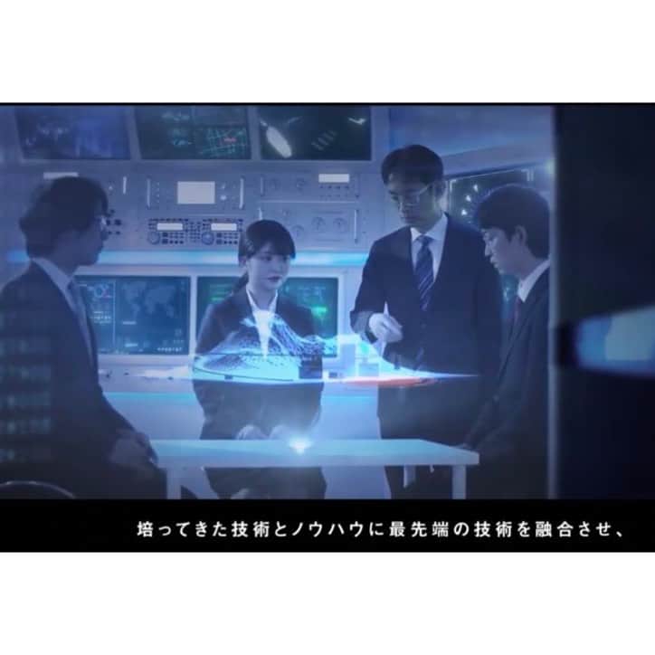 中谷彩伽のインスタグラム：「. 時差投稿ですが NEXCO中日本 プロモーションビデオに出演させて頂きました✨✨ 新入社員役として、久しぶりに黒スーツ＆ワイシャツ😌 YouTubeでも公開されているので、ぜひ探してみてね( ´ ▽ ` )ﾉ . #NEXCO中日本 #広告 #スーツ #黒スーツ #近未来」